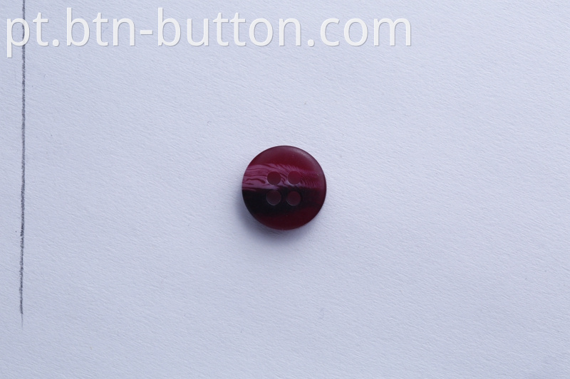 Precise imitation horn resin buttons